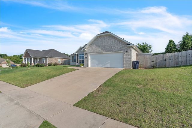 1461 Colonel McNeil Drive, Prairie Grove, AR 72753