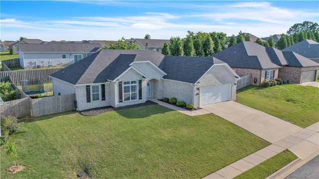 1461 Colonel McNeil Drive, Prairie Grove, AR 72753
