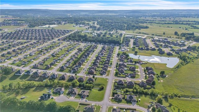 1461 Colonel McNeil Drive, Prairie Grove, AR 72753