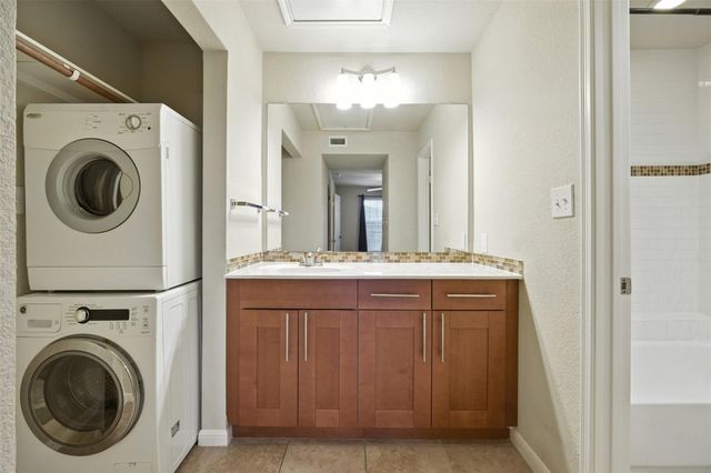 7685 Northcross DR 1028, Austin, TX 78757