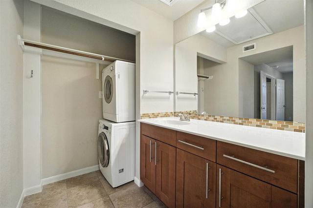 7685 Northcross DR 1028, Austin, TX 78757