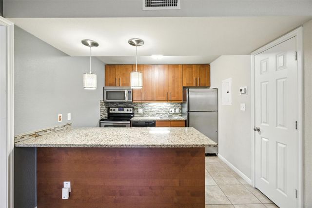 7685 Northcross DR 1028, Austin, TX 78757