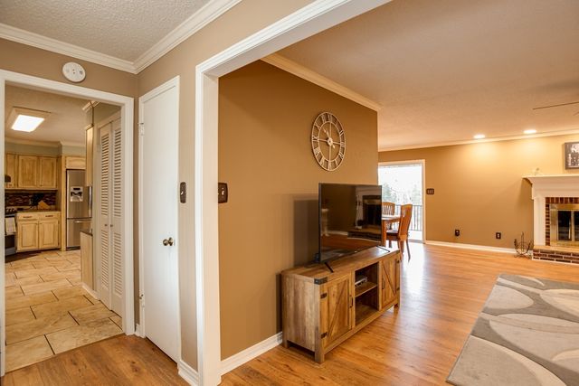 2743 Mouse Tail Rd, Parsons, TN 38363