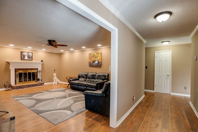 2743 Mouse Tail Rd, Parsons, TN 38363