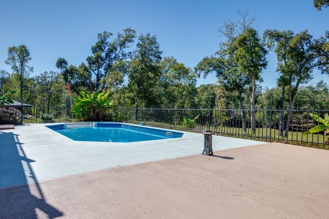 2743 Mouse Tail Rd, Parsons, TN 38363
