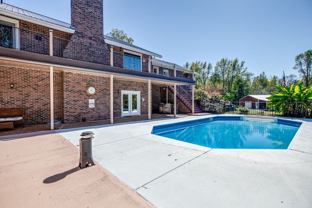 2743 Mouse Tail Rd, Parsons, TN 38363