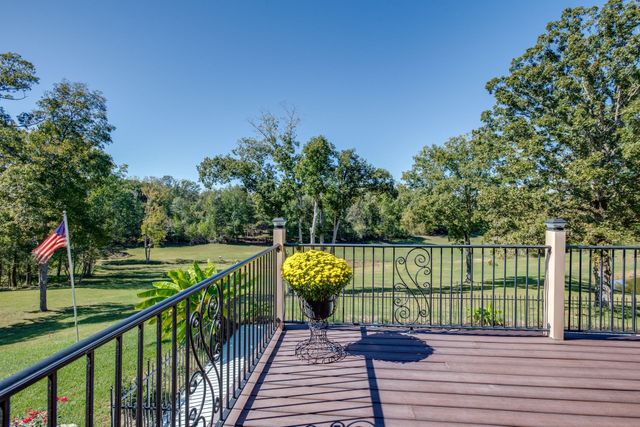2743 Mouse Tail Rd, Parsons, TN 38363