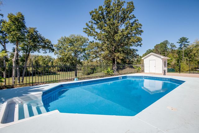 2743 Mouse Tail Rd, Parsons, TN 38363