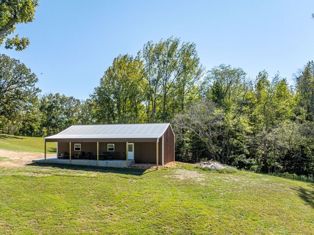 2743 Mouse Tail Rd, Parsons, TN 38363