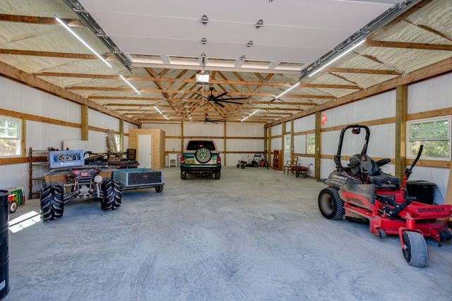 2743 Mouse Tail Rd, Parsons, TN 38363