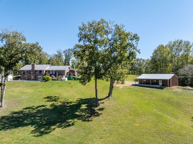 2743 Mouse Tail Rd, Parsons, TN 38363