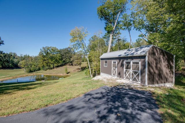 2743 Mouse Tail Rd, Parsons, TN 38363