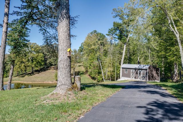2743 Mouse Tail Rd, Parsons, TN 38363