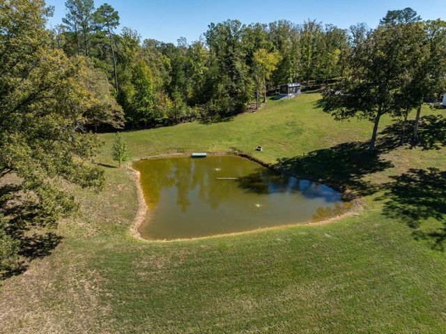 2743 Mouse Tail Rd, Parsons, TN 38363