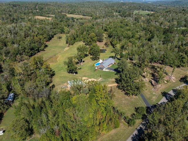 2743 Mouse Tail Rd, Parsons, TN 38363