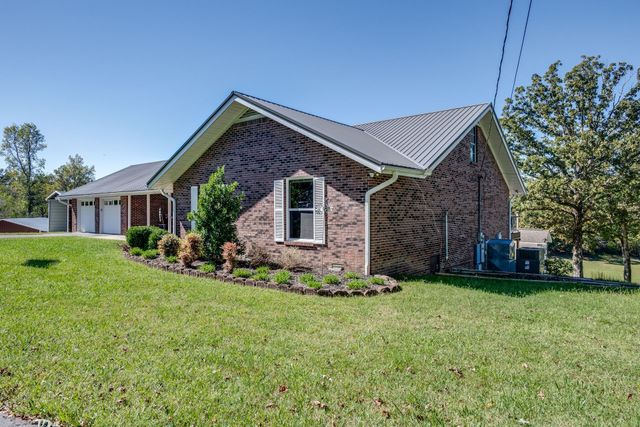 2743 Mouse Tail Rd, Parsons, TN 38363