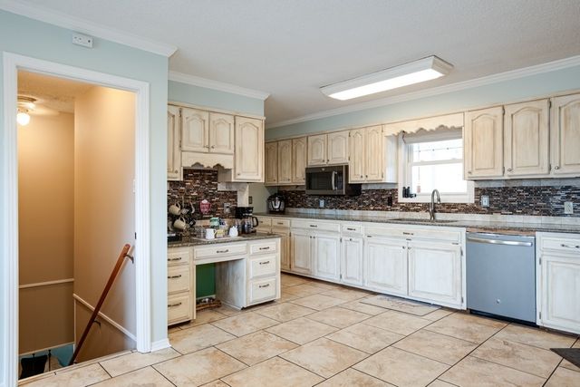 2743 Mouse Tail Rd, Parsons, TN 38363