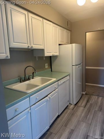29603 Jefferson Avenue 13, Saint Clair Shores, MI 48082
