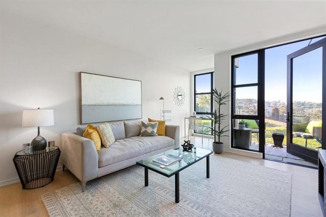 451 Donahue Street 407, San Francisco, CA 94124