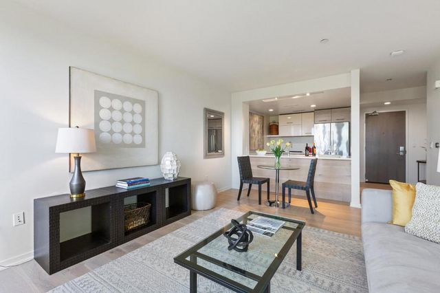 451 Donahue Street 407, San Francisco, CA 94124