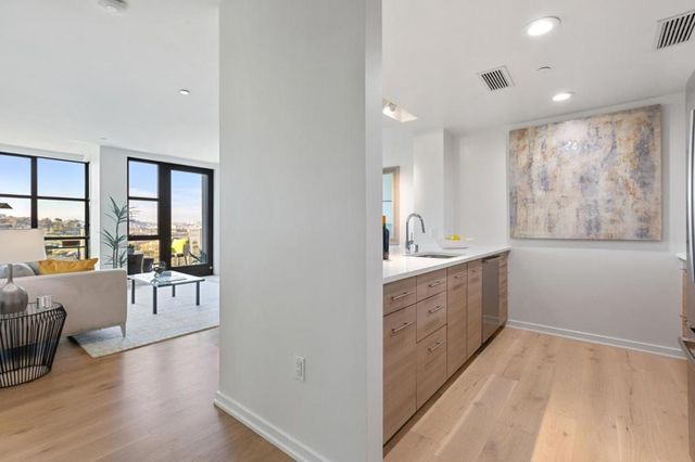 451 Donahue Street 407, San Francisco, CA 94124