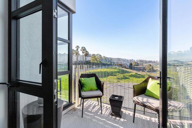 451 Donahue Street 407, San Francisco, CA 94124