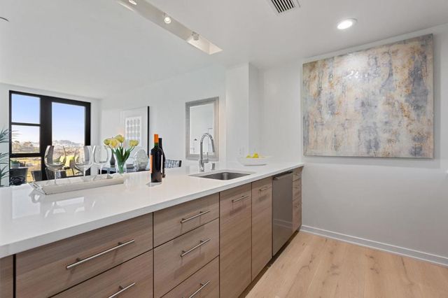 451 Donahue Street 407, San Francisco, CA 94124