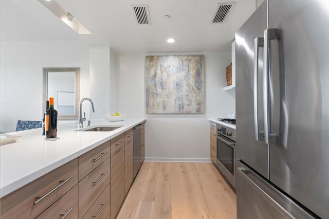 451 Donahue Street 407, San Francisco, CA 94124