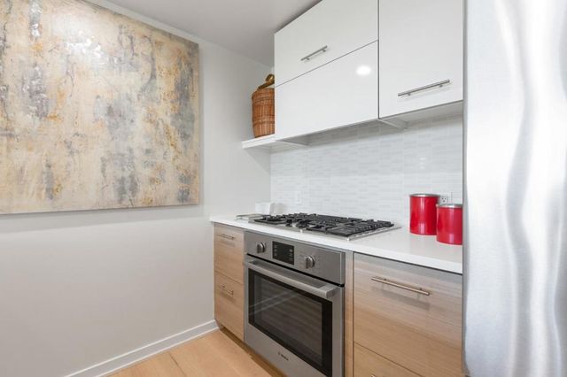 451 Donahue Street 407, San Francisco, CA 94124