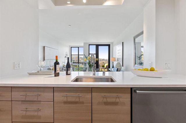 451 Donahue Street 407, San Francisco, CA 94124