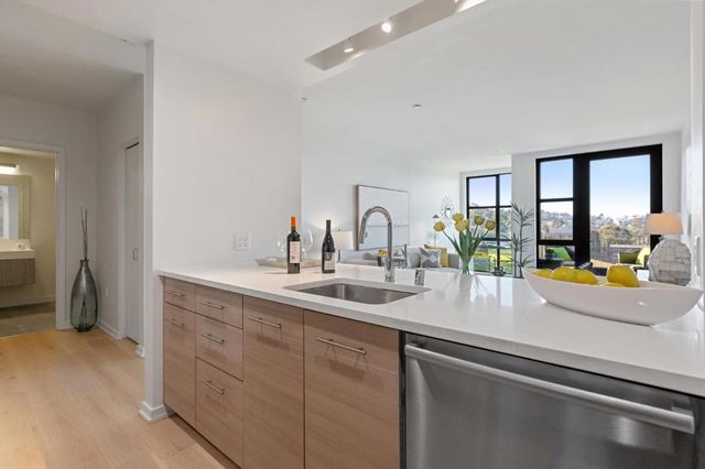 451 Donahue Street 407, San Francisco, CA 94124