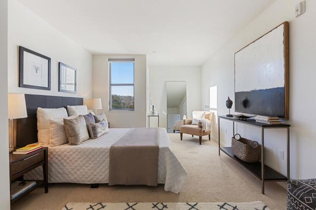 451 Donahue Street 407, San Francisco, CA 94124