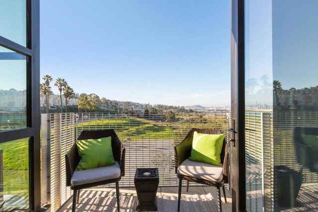 451 Donahue Street 407, San Francisco, CA 94124