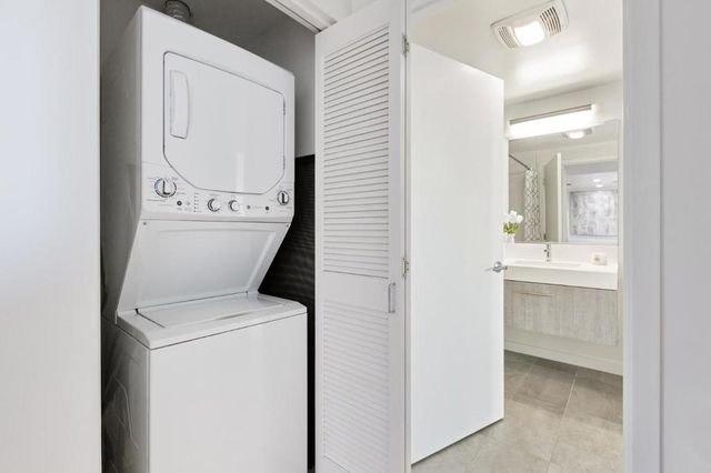 451 Donahue Street 407, San Francisco, CA 94124