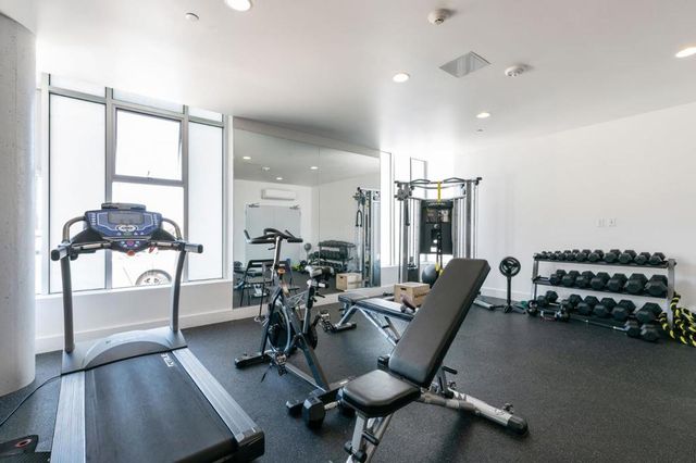451 Donahue Street 407, San Francisco, CA 94124
