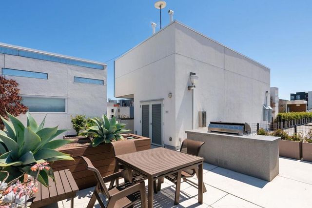451 Donahue Street 407, San Francisco, CA 94124