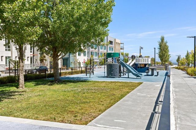 451 Donahue Street 407, San Francisco, CA 94124
