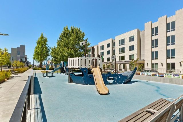 451 Donahue Street 407, San Francisco, CA 94124
