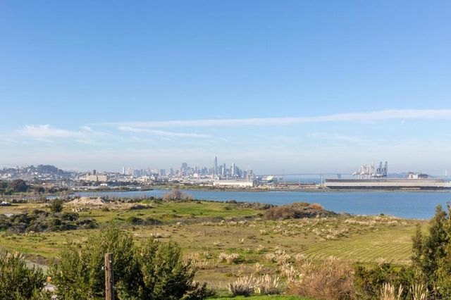 451 Donahue Street 407, San Francisco, CA 94124