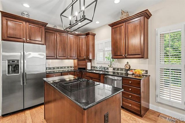 4960 Sunset Oaks Lane, St Louis, MO 63128