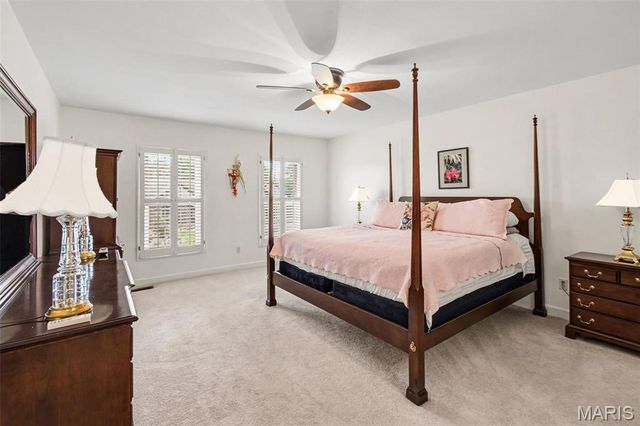 4960 Sunset Oaks Lane, St Louis, MO 63128