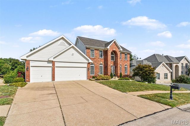 4960 Sunset Oaks Lane, St Louis, MO 63128