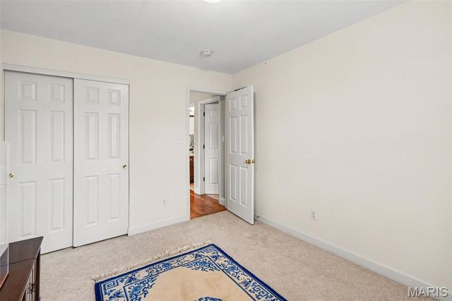 4960 Sunset Oaks Lane, St Louis, MO 63128