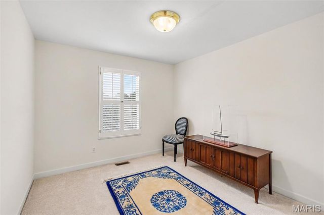 4960 Sunset Oaks Lane, St Louis, MO 63128