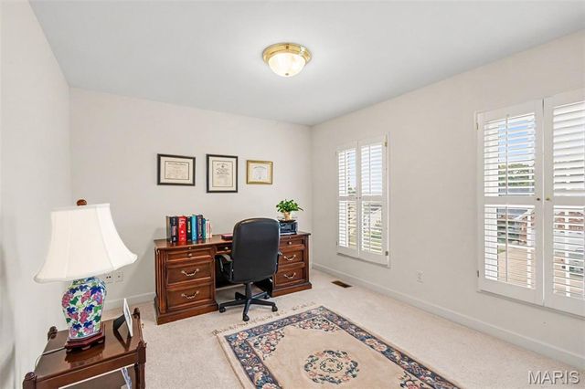 4960 Sunset Oaks Lane, St Louis, MO 63128