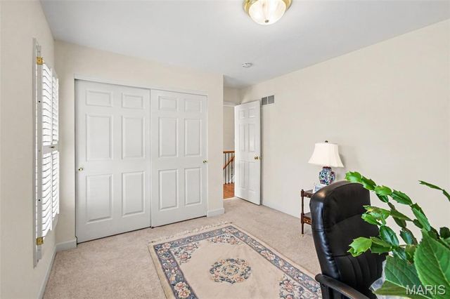 4960 Sunset Oaks Lane, St Louis, MO 63128