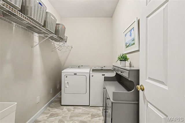 4960 Sunset Oaks Lane, St Louis, MO 63128