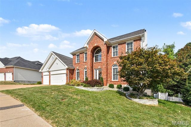4960 Sunset Oaks Lane, St Louis, MO 63128