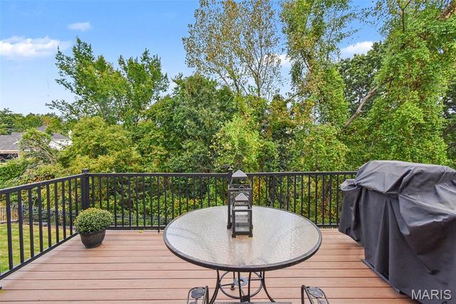4960 Sunset Oaks Lane, St Louis, MO 63128