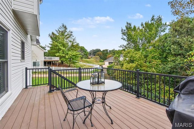 4960 Sunset Oaks Lane, St Louis, MO 63128